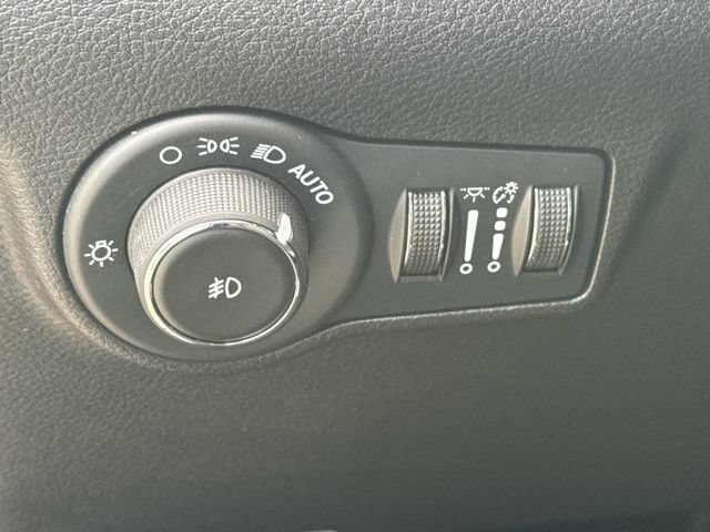 Used 2024 Jeep Compass Latitude AWD/4WD image 26