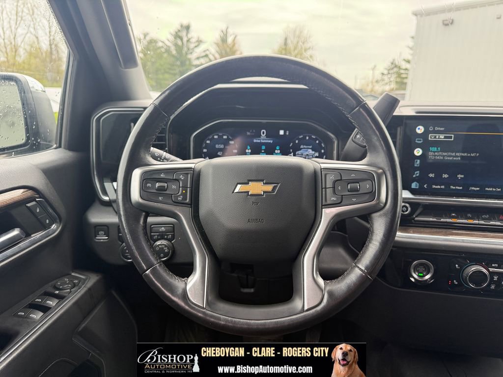 Used 2022 Chevrolet Silverado 1500 LT w/ Z71 Off-Road Package AWD/4WD image 13