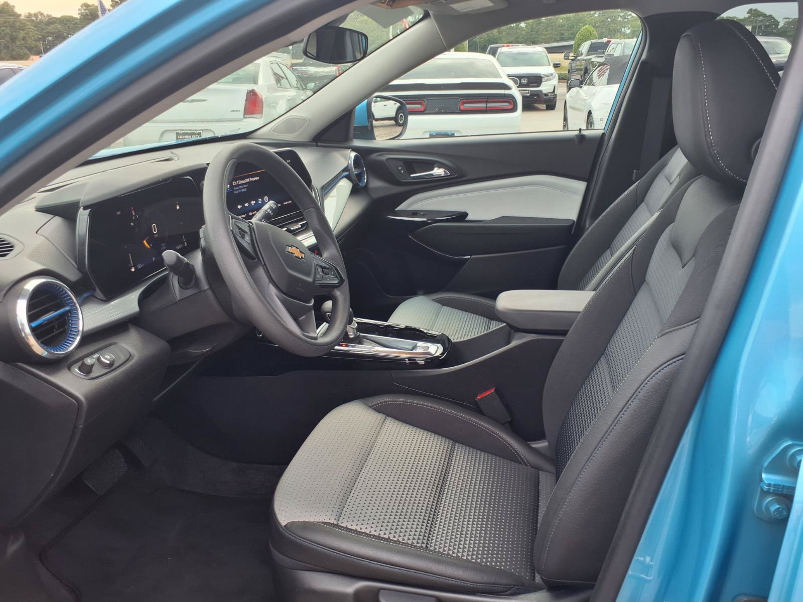 Used 2026 Chevrolet Trax LT FWD image 12