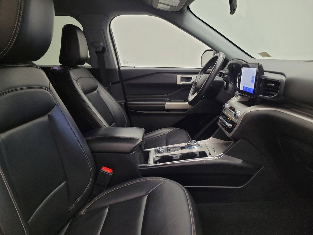 Used 2022 Ford Explorer XLT w/ Equipment Group 202A AWD/4WD image 21