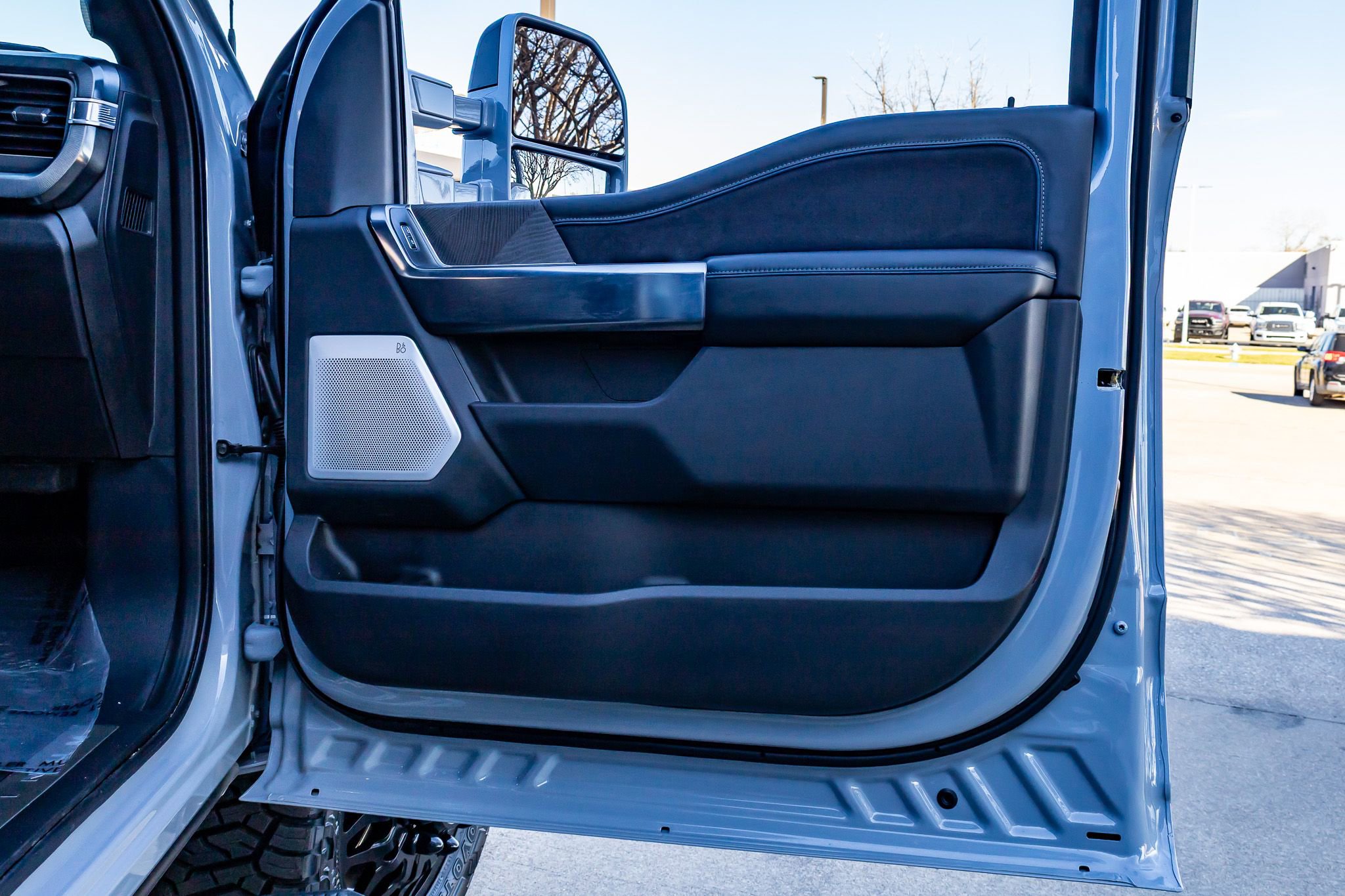 Used 2025 Ford F450 Platinum w/ FX4 Off-Road Package image 35