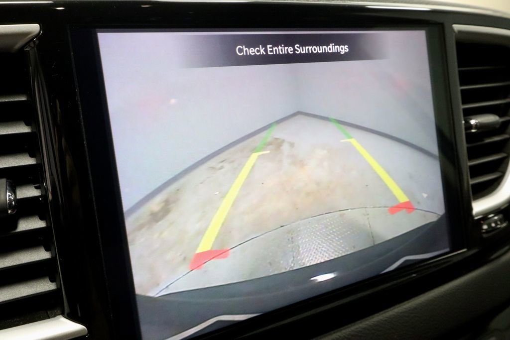 Used 2023 Chrysler Pacifica Touring-L FWD image 2