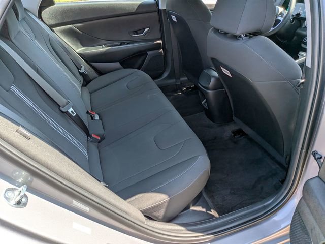 Used 2025 Hyundai Elantra Hybrid FWD image 32