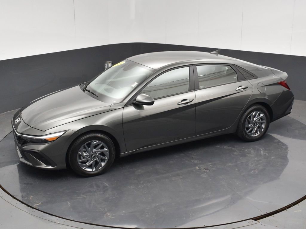 Used 2024 Hyundai Elantra SEL FWD image 31