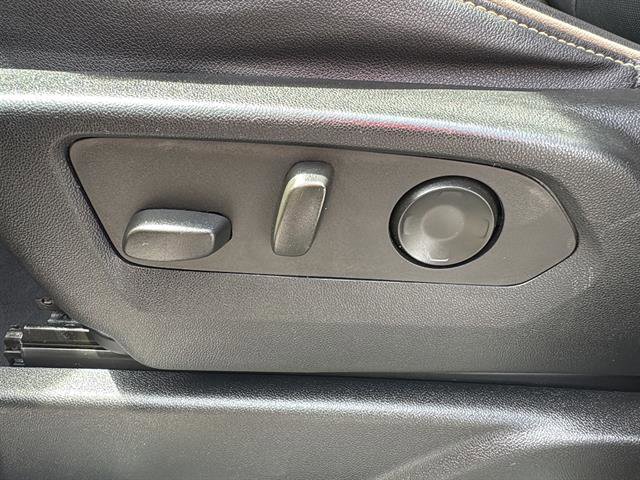 Used 2023 Chevrolet Suburban Premier image 17