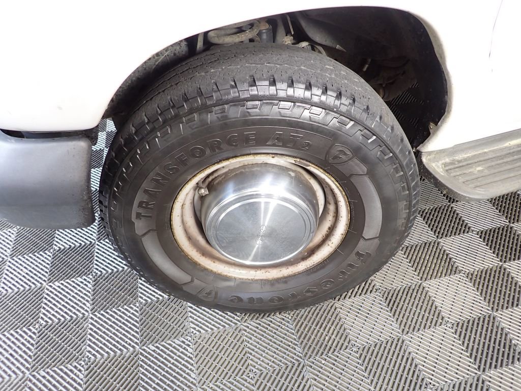 Used 2006 Ford E-350 and Econoline 350 Extended Super Duty RWD image 25