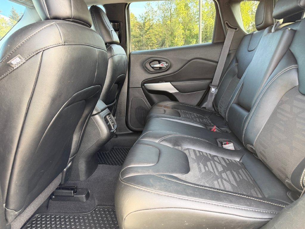 Used 2022 Jeep Cherokee Latitude w/ Sun & Sound Group AWD/4WD image 33
