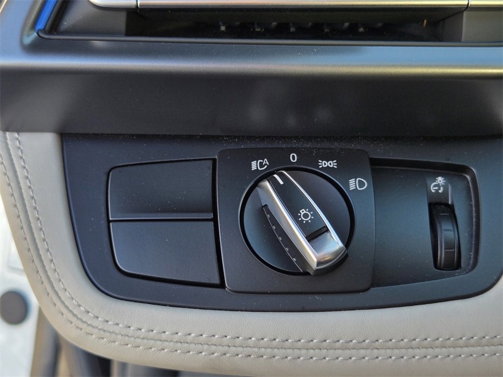 Used 2015 BMW i8 image 25