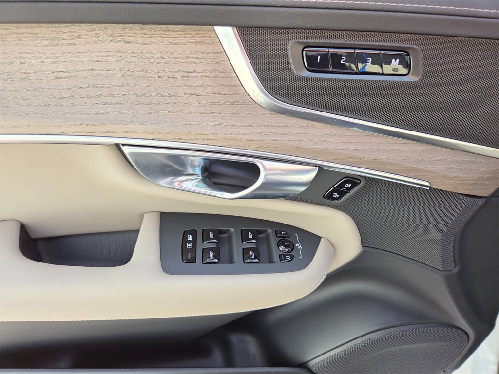 New 2026 Volvo XC90 T8 Plus image 23
