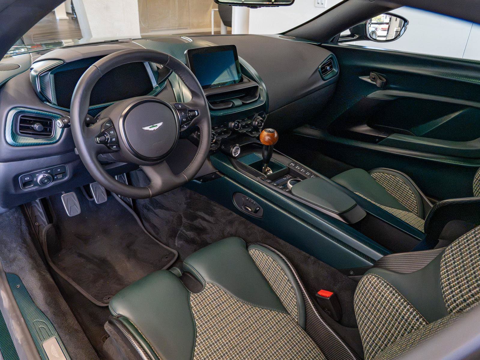 Used 2024 Aston Martin Valour RWD image 21