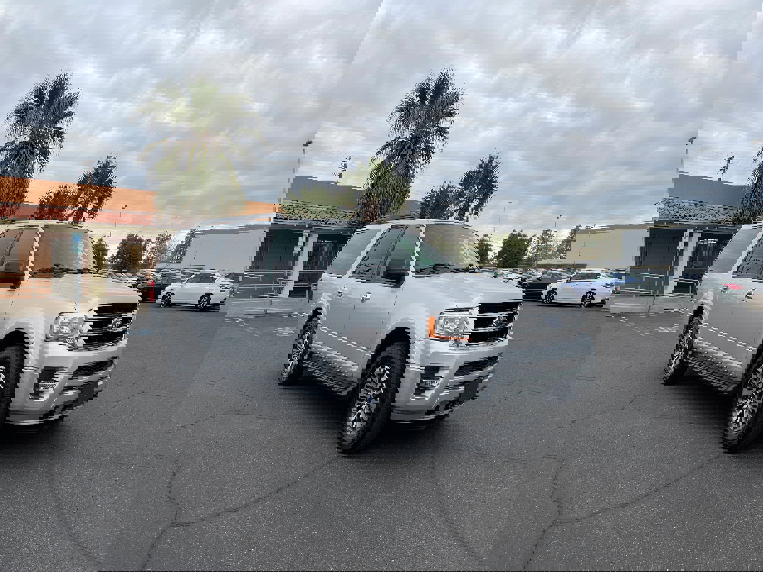 Used 2017 Ford Expedition EL XLT image 7