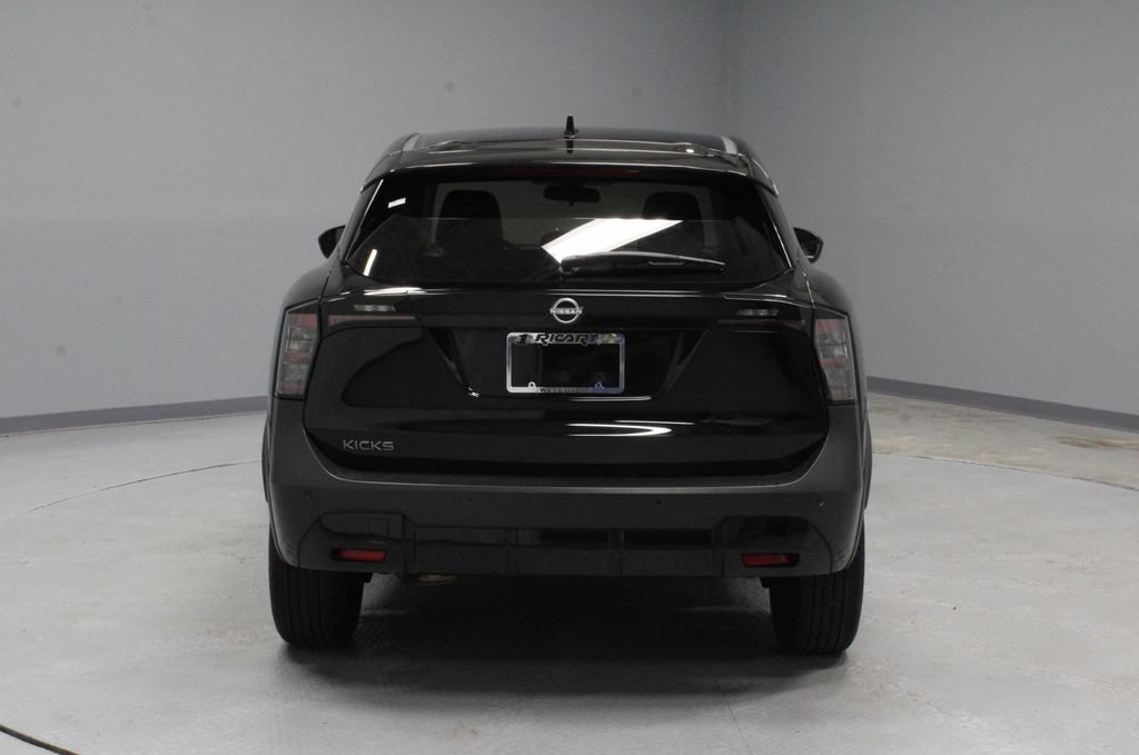 Used 2025 Nissan Kicks SV FWD image 9