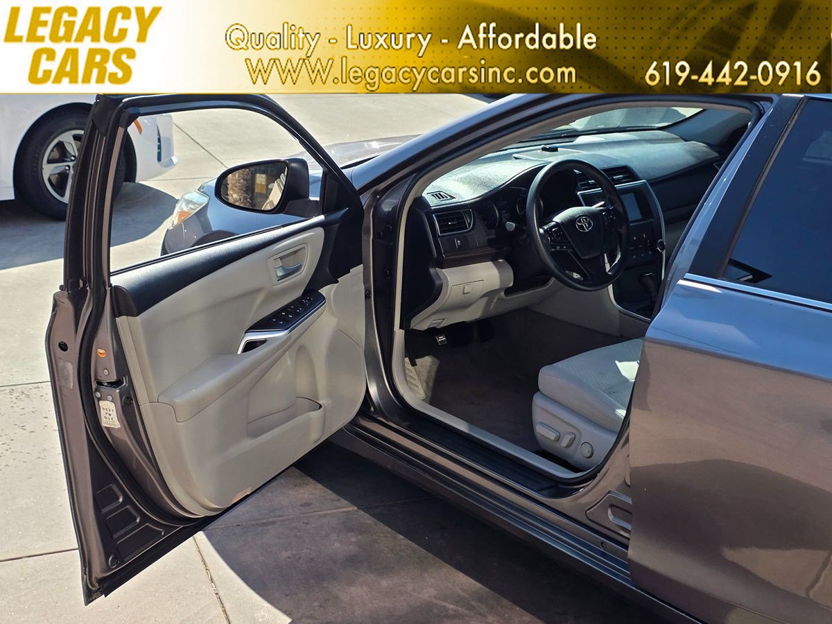 Used 2017 Toyota Camry LE FWD image 46