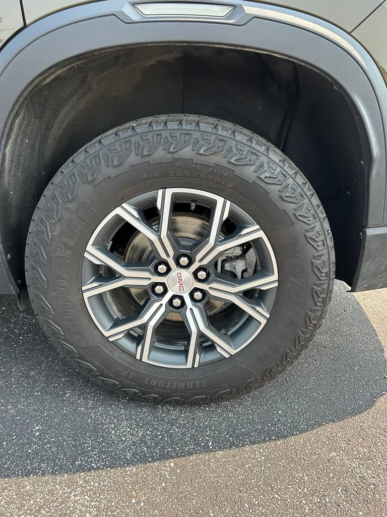 Used 2025 GMC Acadia AT4 AWD/4WD image 8