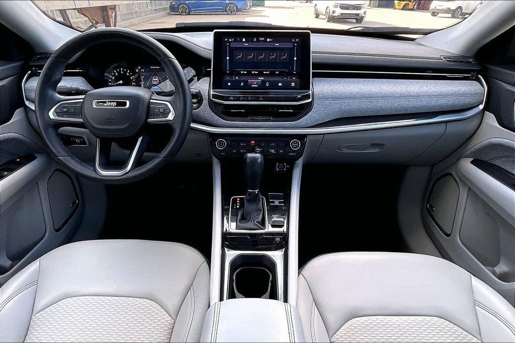 Used 2022 Jeep Compass Latitude w/ Sun and Sound Group image 15