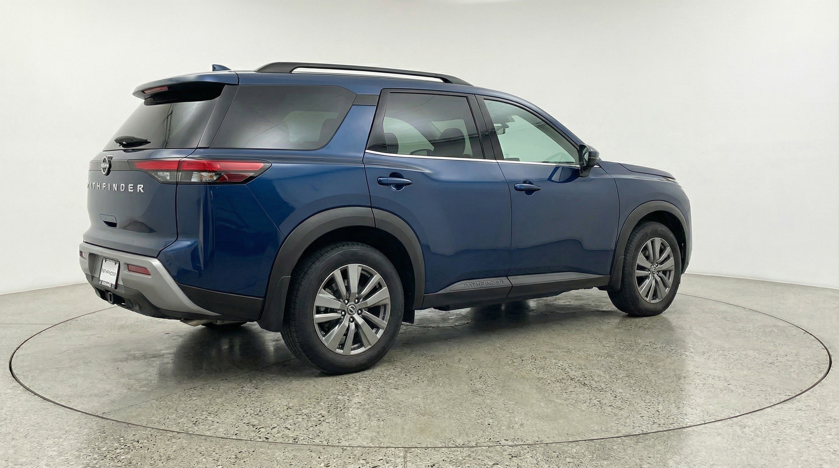 Used 2025 Nissan Pathfinder SV image 9