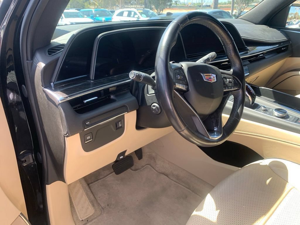 Used 2024 Cadillac Escalade Premium Luxury RWD image 17