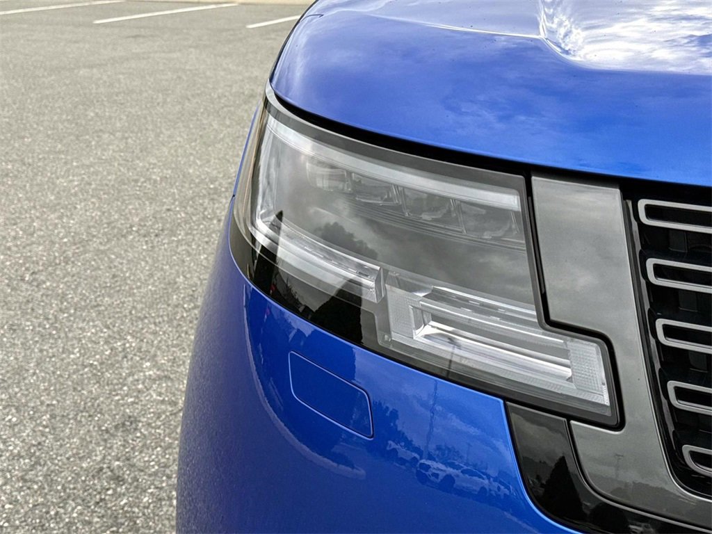 New 2026 Land Rover Range Rover Long Wheelbase SE image 9