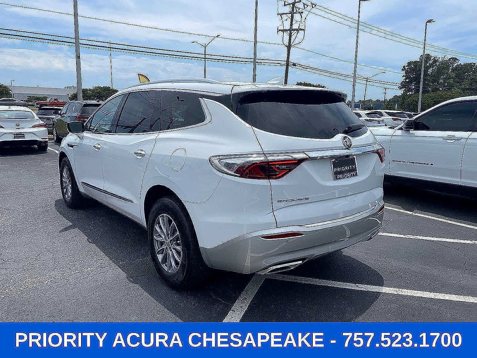 Used 2023 Buick Enclave Essence FWD image 4