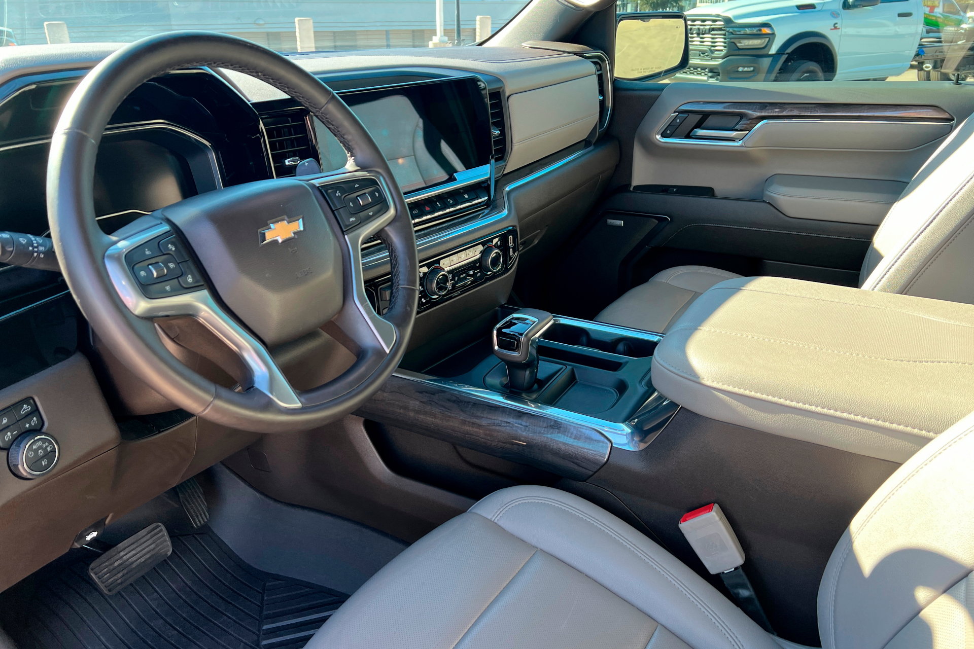 Certified 2024 Chevrolet Silverado 1500 LTZ image 16