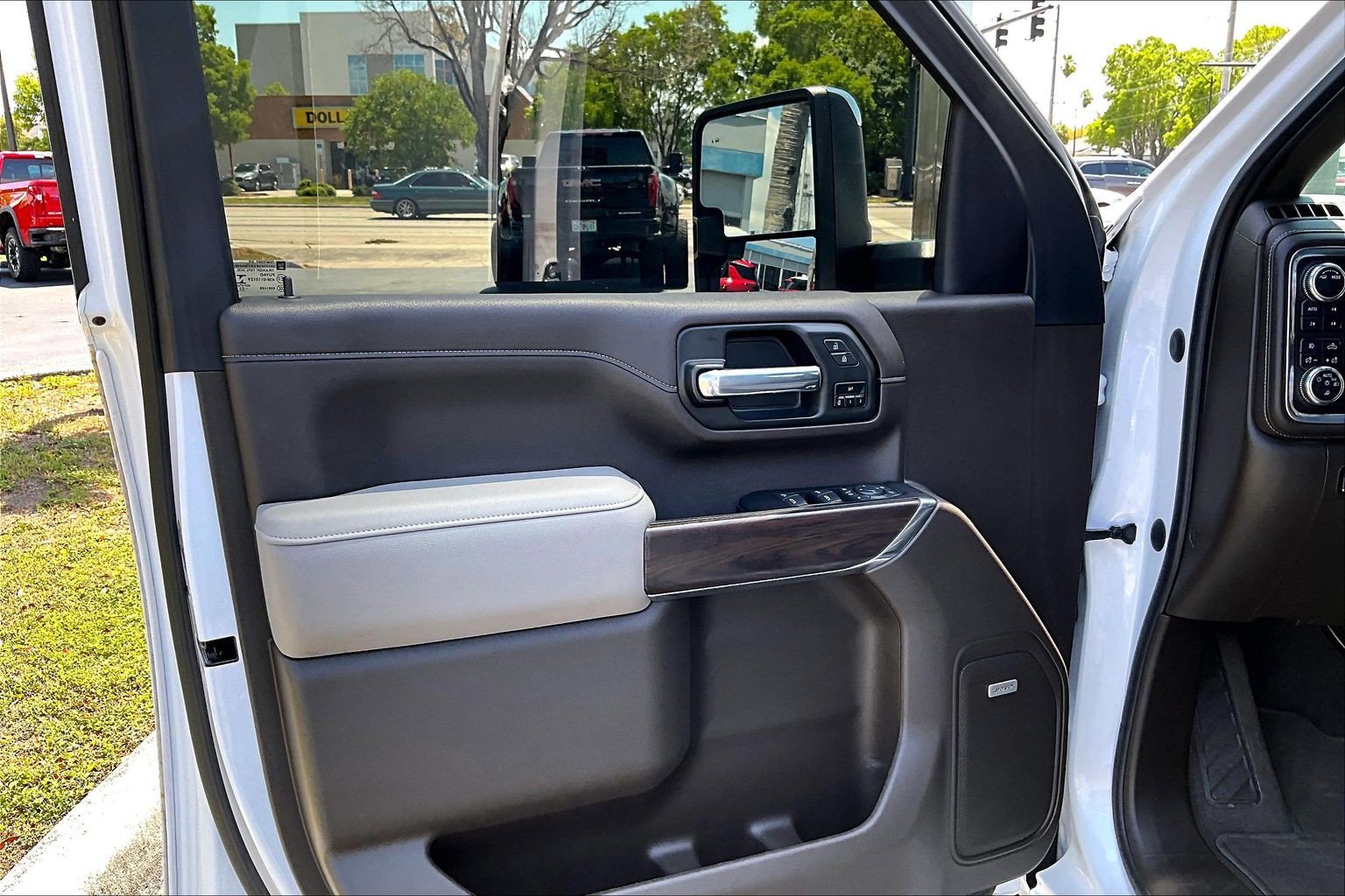 Used 2022 GMC Sierra 2500 SLT w/ SLT Premium Package AWD/4WD image 19