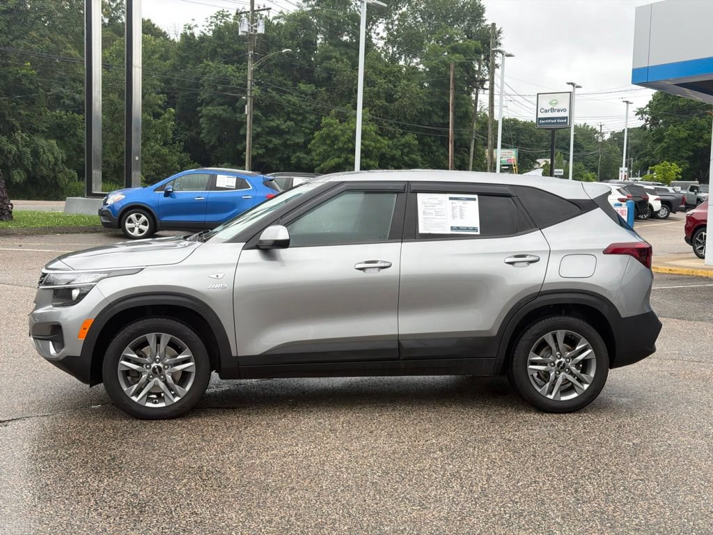 Used 2023 Kia Seltos LX AWD/4WD image 3