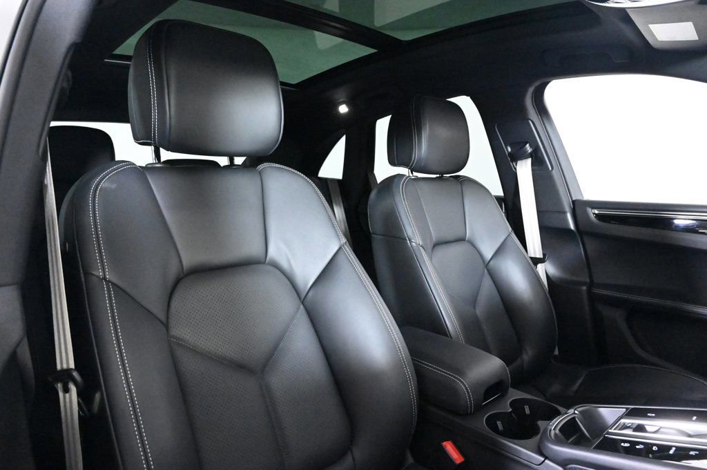 Certified 2023 Porsche Macan image 18