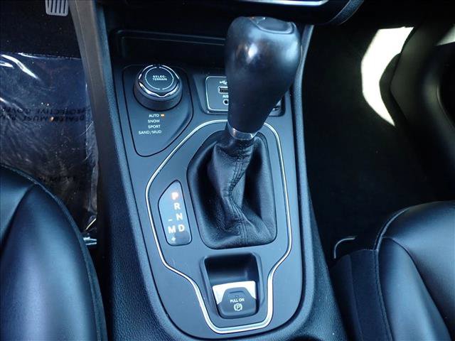 Used 2019 Jeep Cherokee Latitude Plus w/ Comfort/Convenience Group AWD/4WD image 22