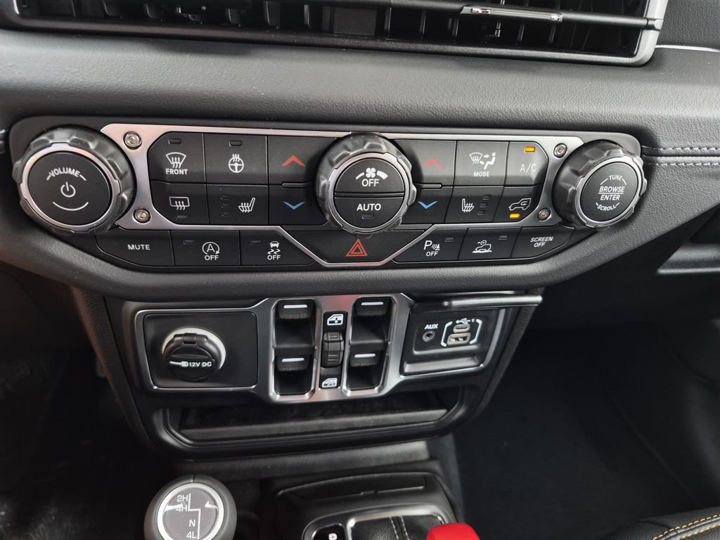 New 2026 Jeep Wrangler Unlimited Sahara AWD/4WD image 28