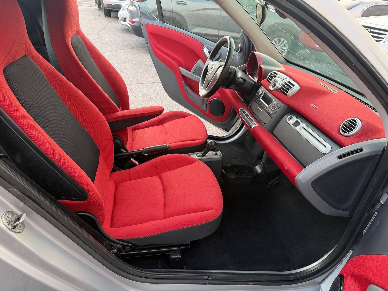 Used 2013 smart fortwo passion RWD image 13