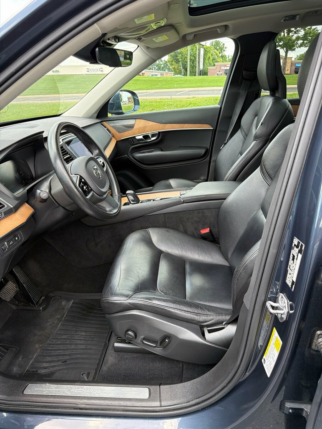 Used 2021 Volvo XC90 T8 Inscription Expression w/ Protection Package Premier AWD/4WD image 9