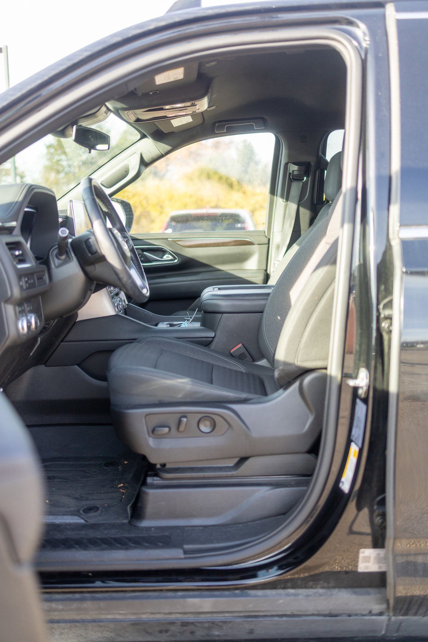 Used 2023 GMC Yukon XL SLE image 31