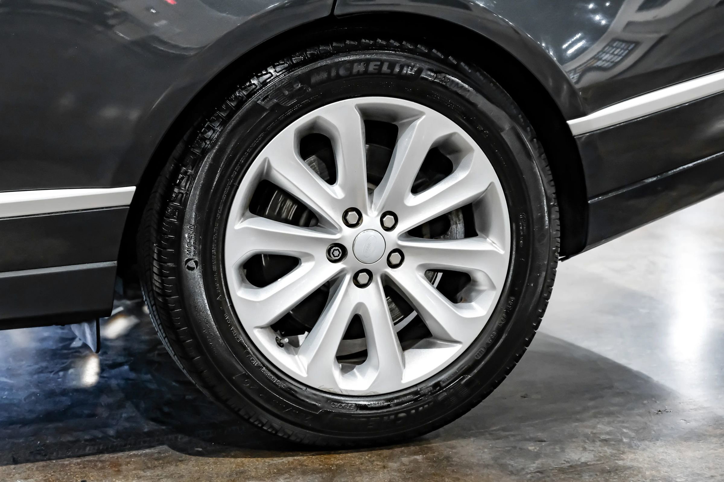 Used 2017 Land Rover Range Rover HSE image 63