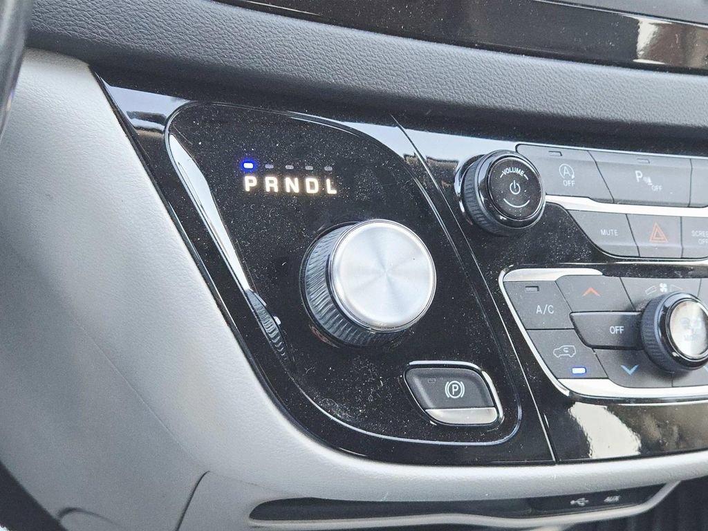 Used 2020 Chrysler Pacifica Touring-L image 31