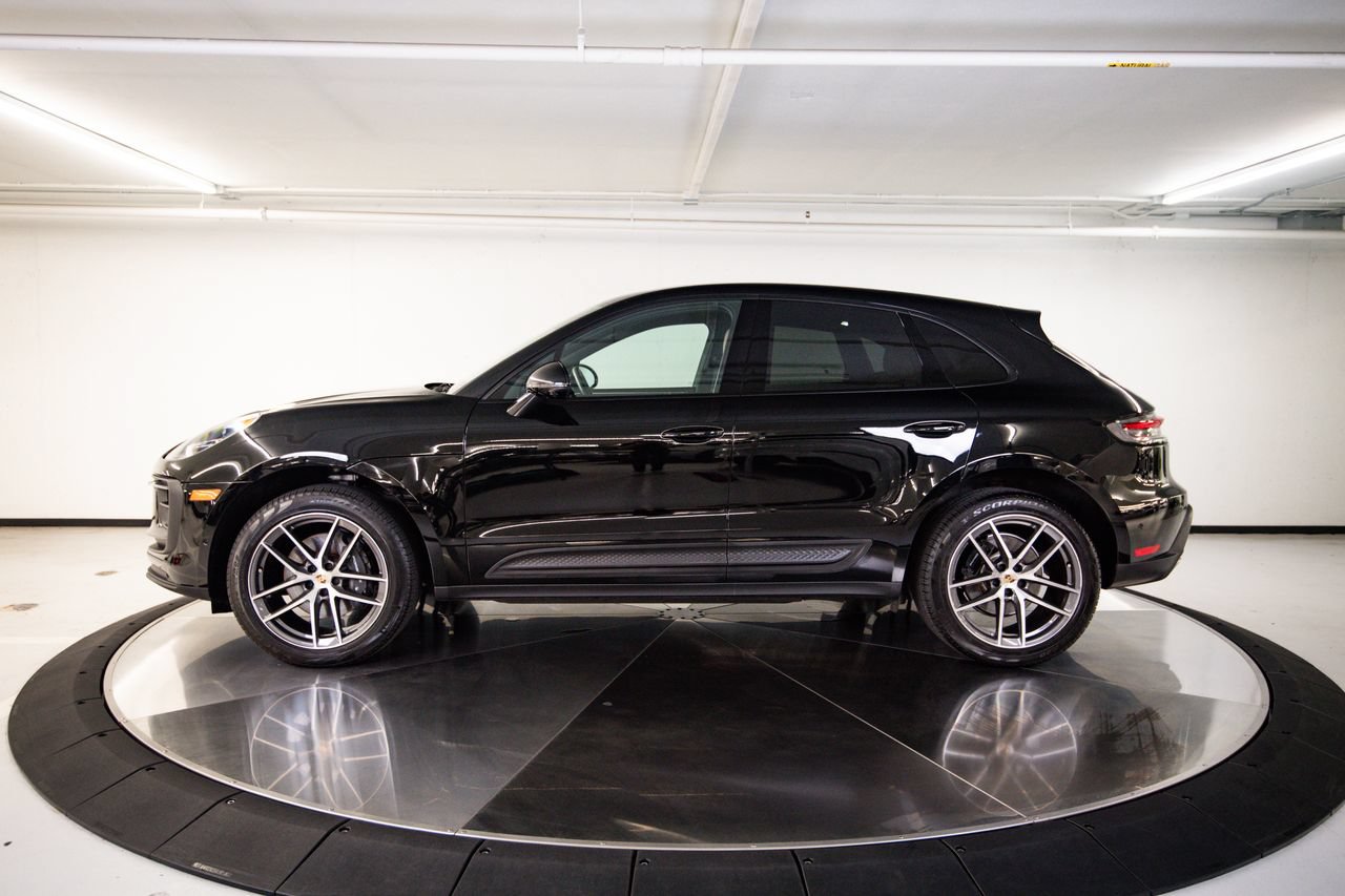 Certified 2023 Porsche Macan AWD/4WD image 2