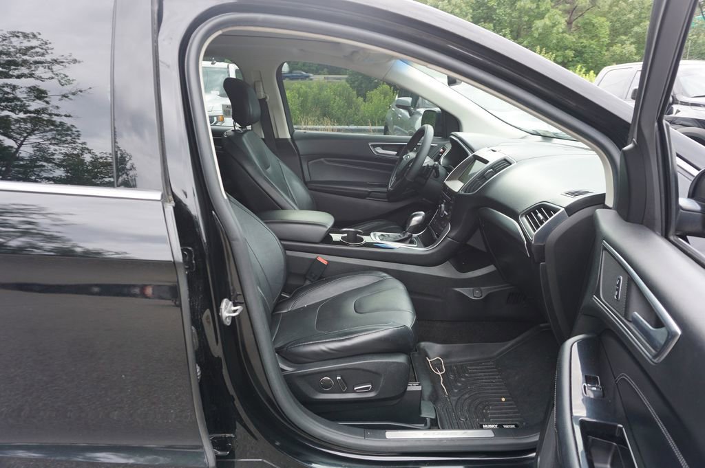 Used 2016 Ford Edge Titanium w/ Equipment Group 301A FWD image 16