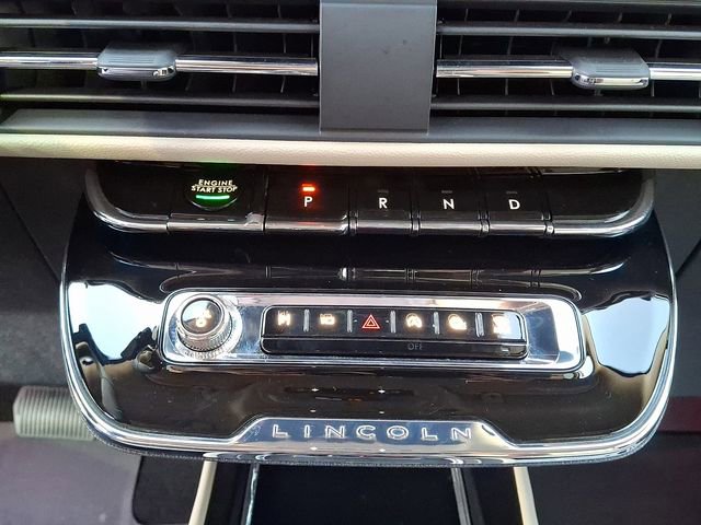 Certified 2025 Lincoln Corsair Reserve w/ Jet Appearance Package AWD/4WD image 11