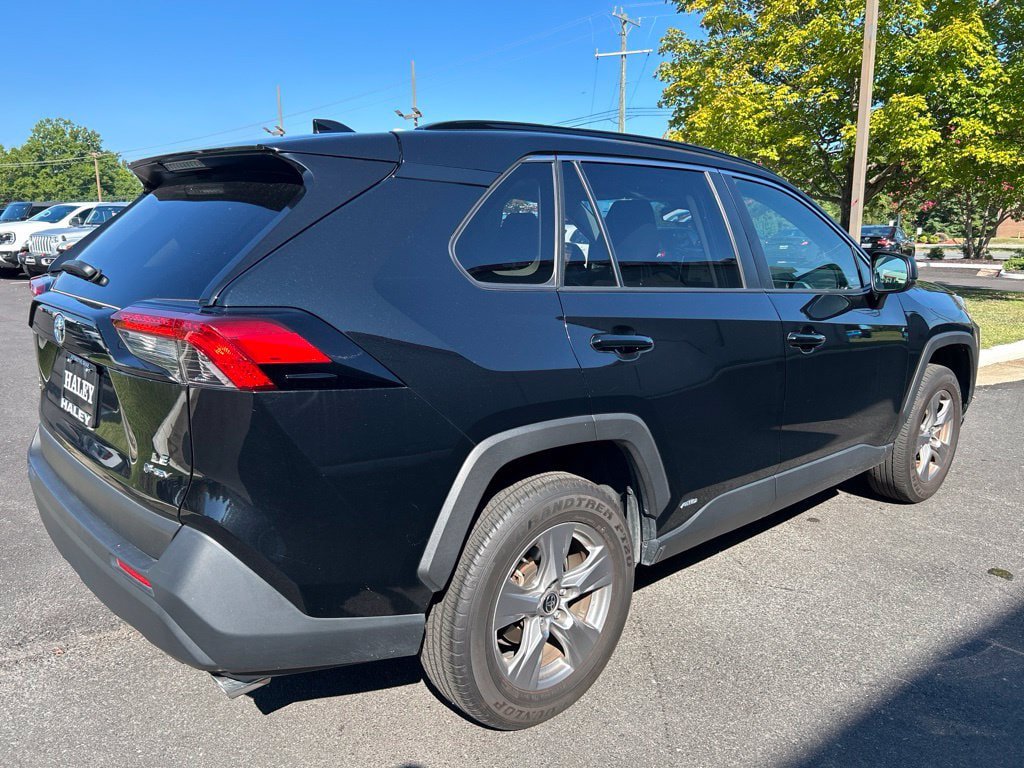 Used 2025 Toyota RAV4 LE AWD/4WD image 3