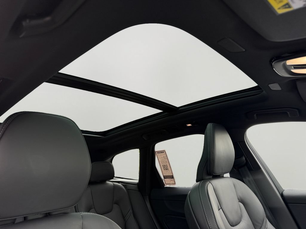 Certified 2025 Volvo XC60 T8 Ultra w/ Climate Package AWD/4WD image 7