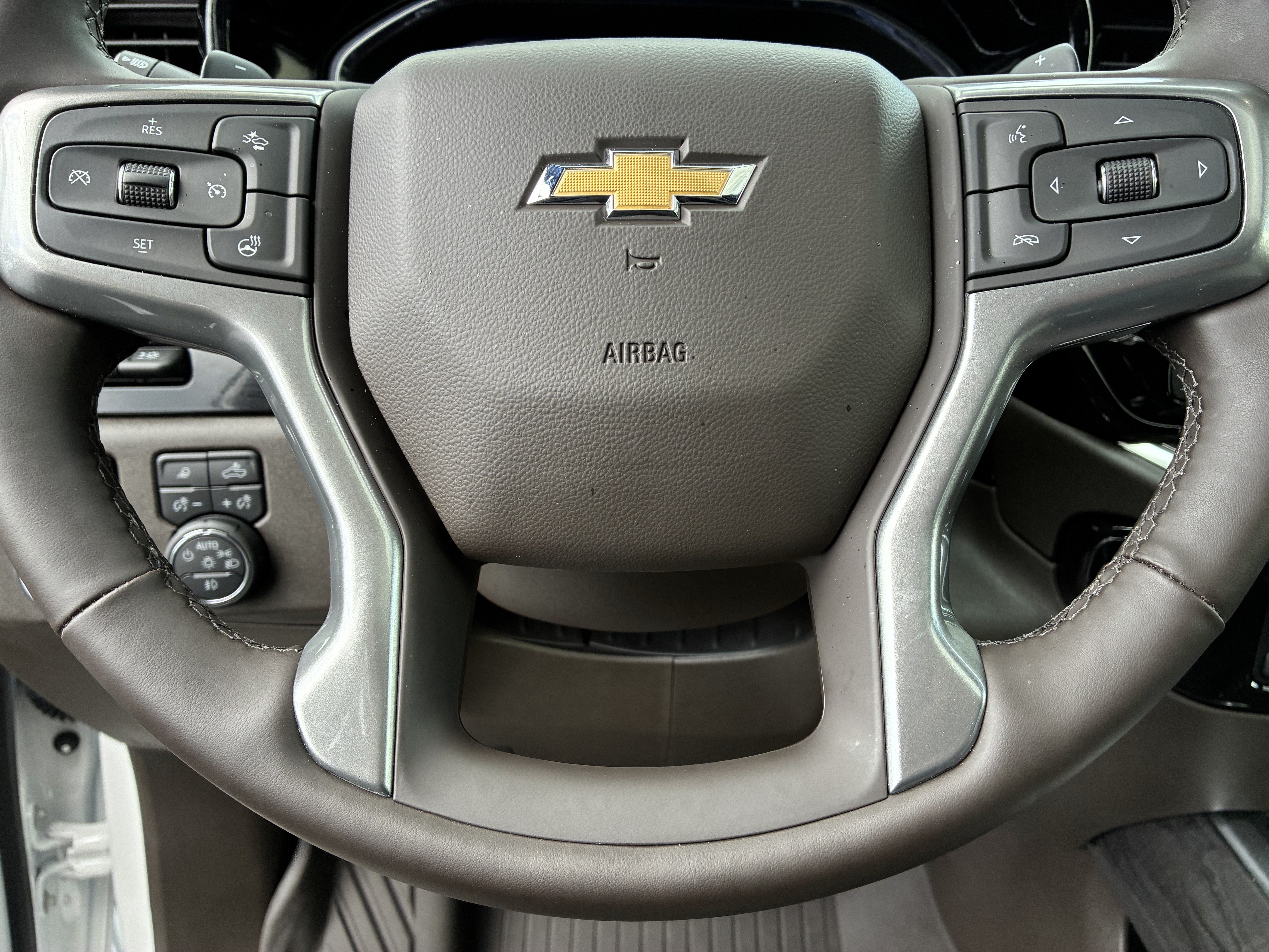 Used 2025 Chevrolet Silverado 1500 LTZ AWD/4WD image 29