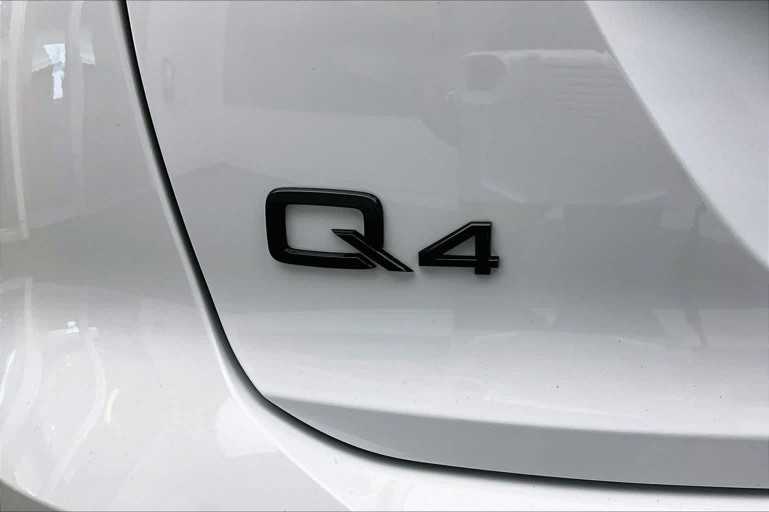 Used 2025 Audi Q4 e-tron Premium Plus w/ Premium Plus RWD image 31
