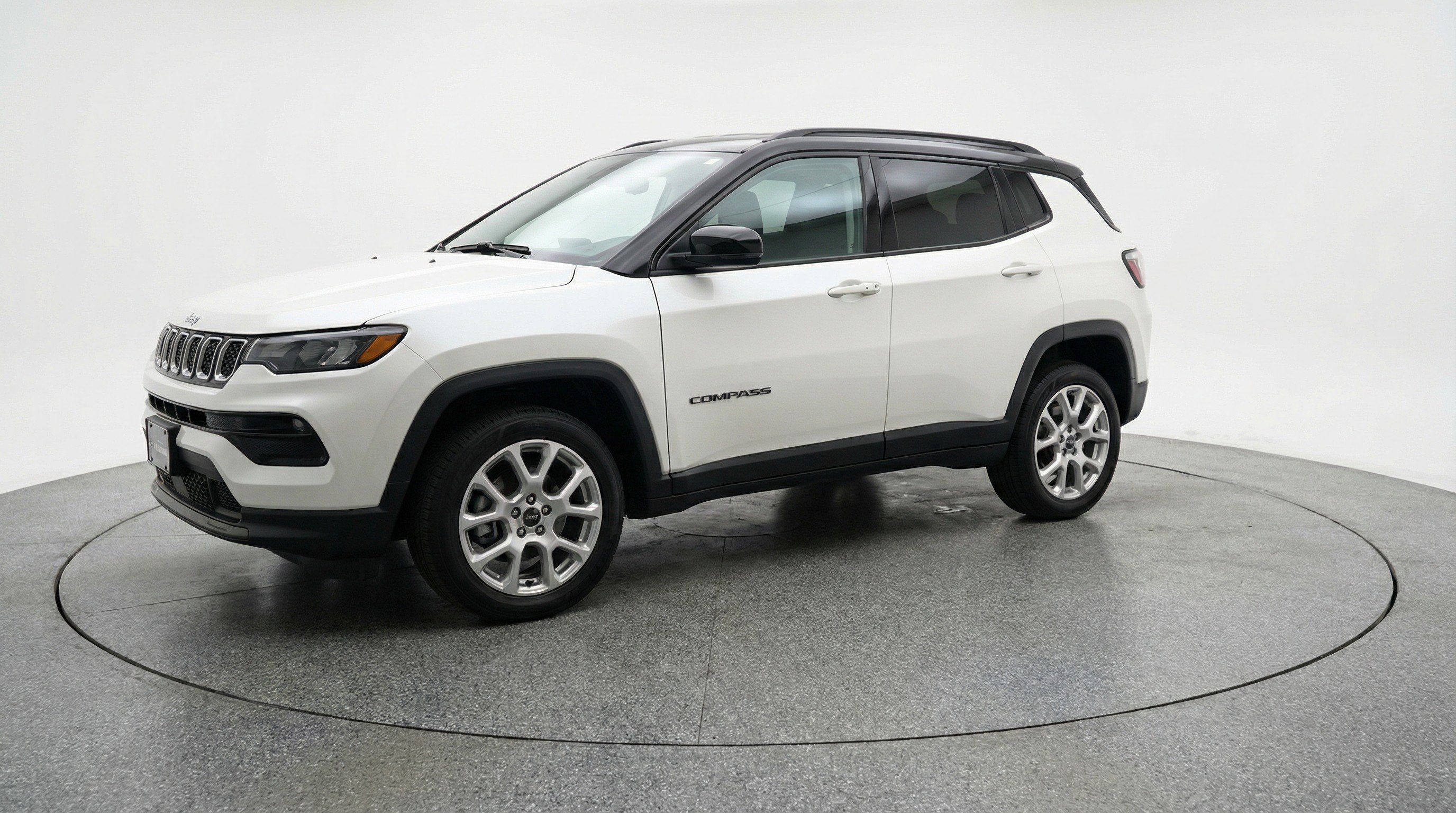 Used 2025 Jeep Compass Limited image 3