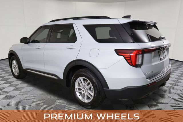 Used 2025 Ford Explorer Active RWD image 10