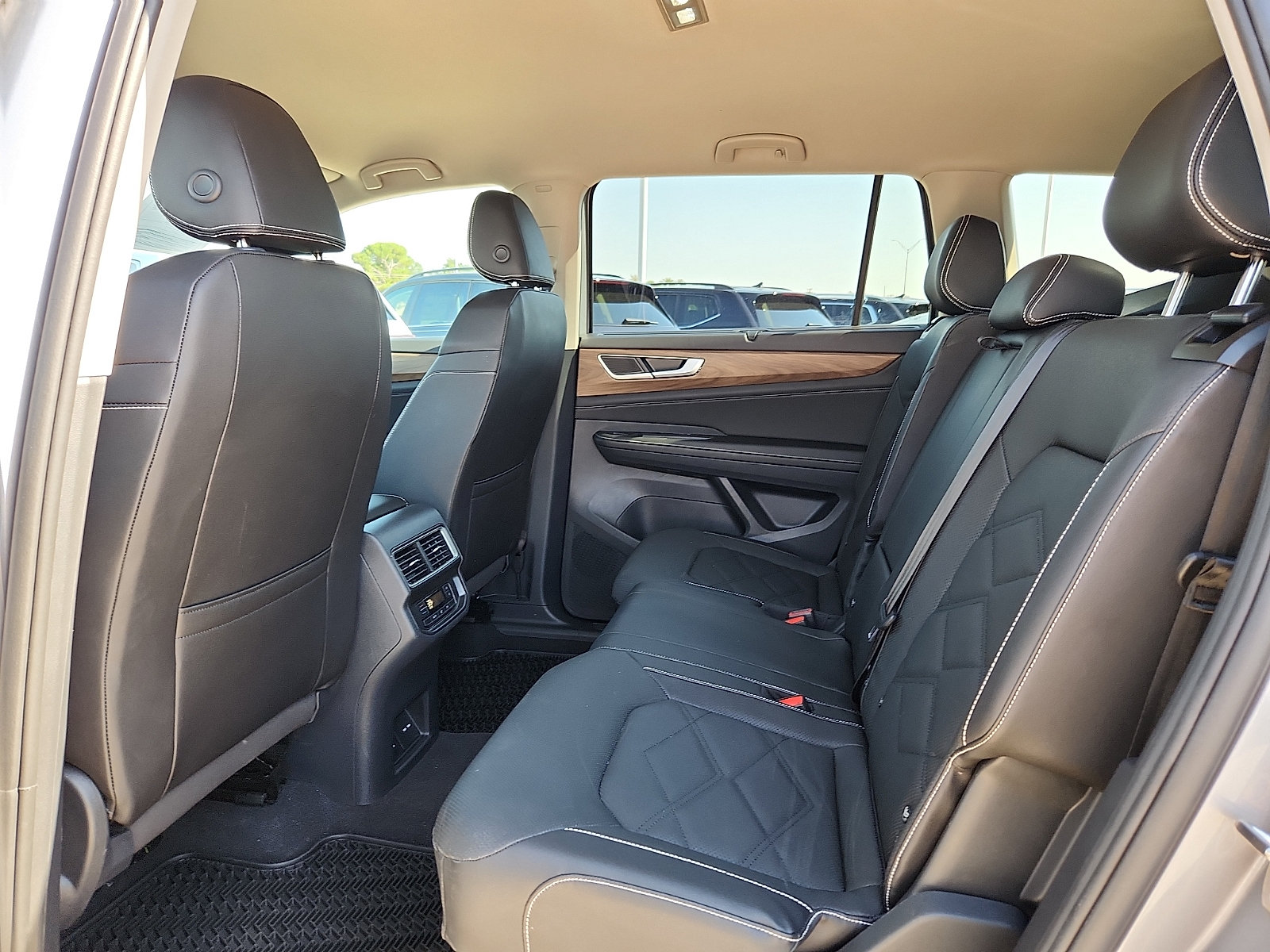 Certified 2026 Volkswagen Atlas SE FWD image 12