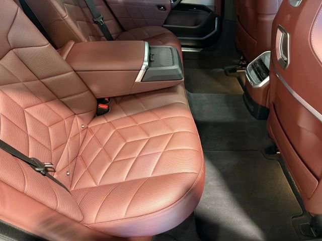 Used 2025 BMW 760i xDrive w/ Executive Package image 88