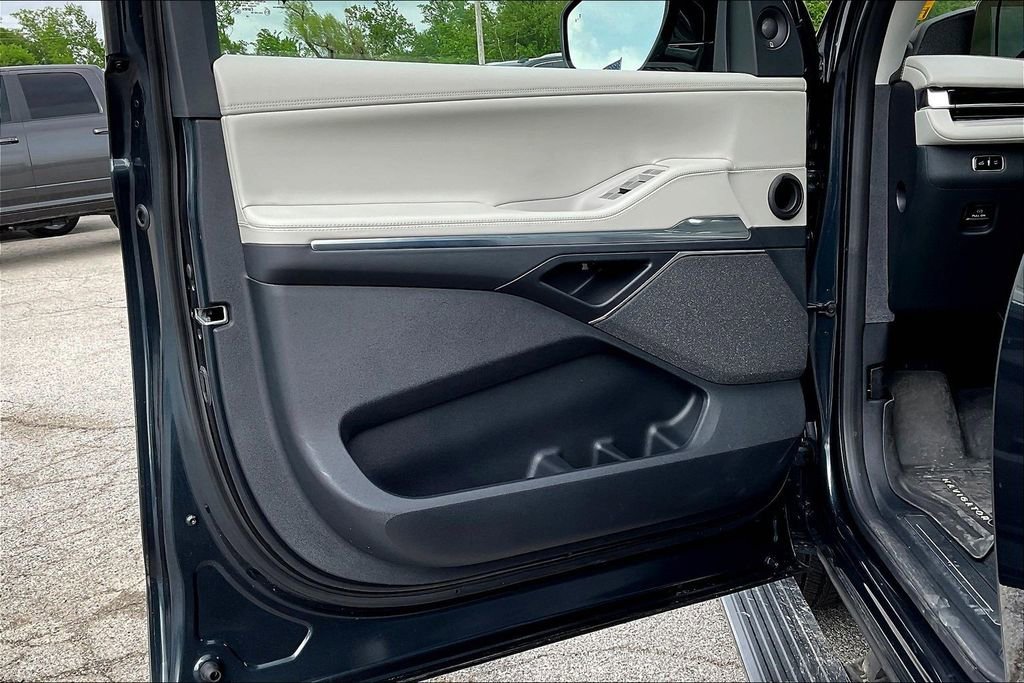 Used 2025 Lincoln Navigator Reserve image 18