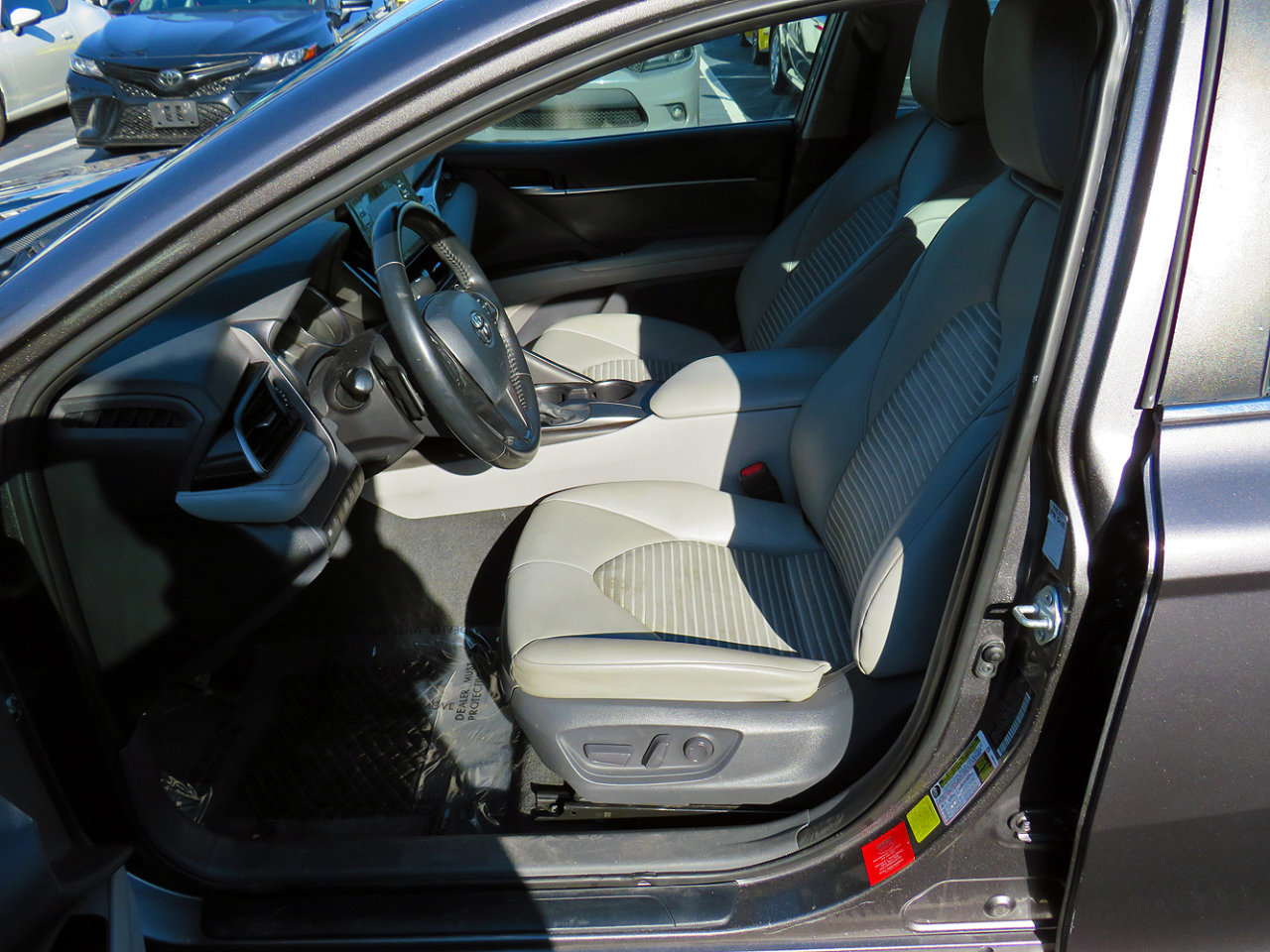 Used 2021 Toyota Camry SE image 11