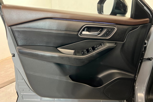 Used 2023 Nissan Rogue Platinum image 14