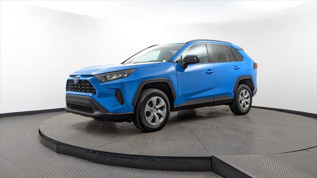 Used 2019 Toyota RAV4 LE image 2