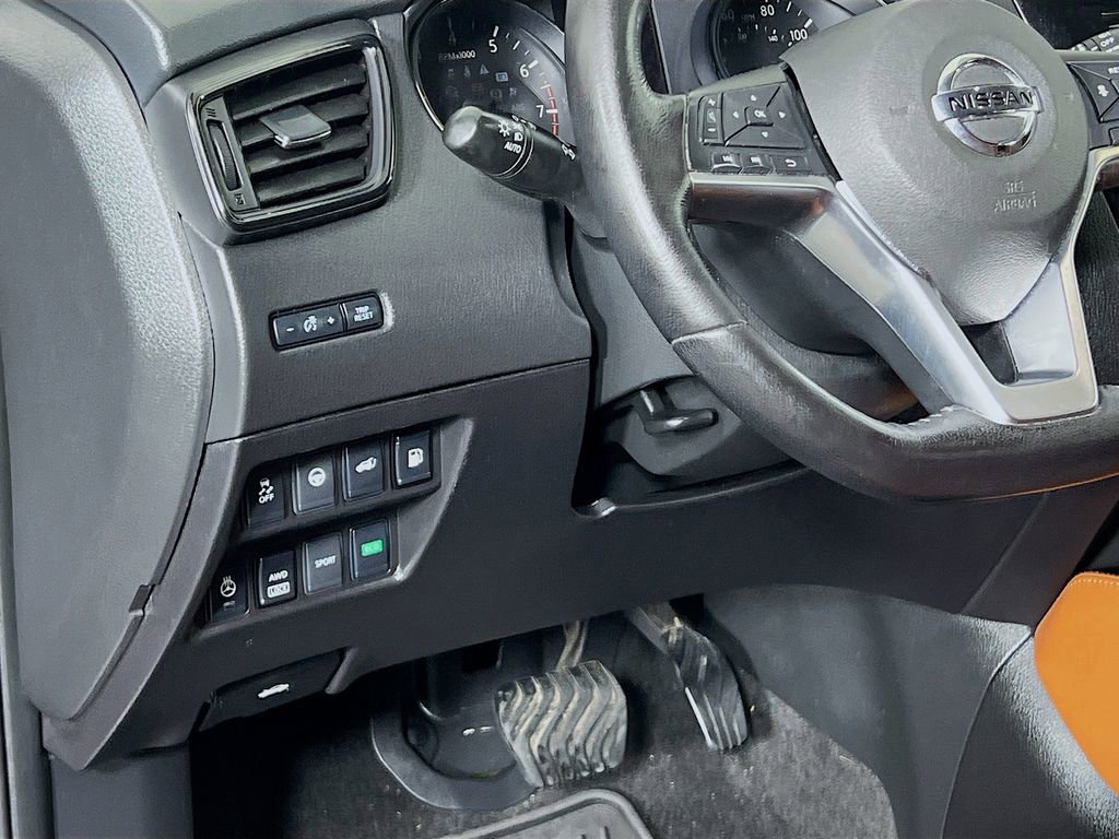 Used 2018 Nissan Rogue SL w/ Premium Package AWD/4WD image 12